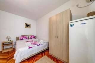 Апартаменты Apartments Peace Будва Двухместный номер с 1 кроватью и террасой-5